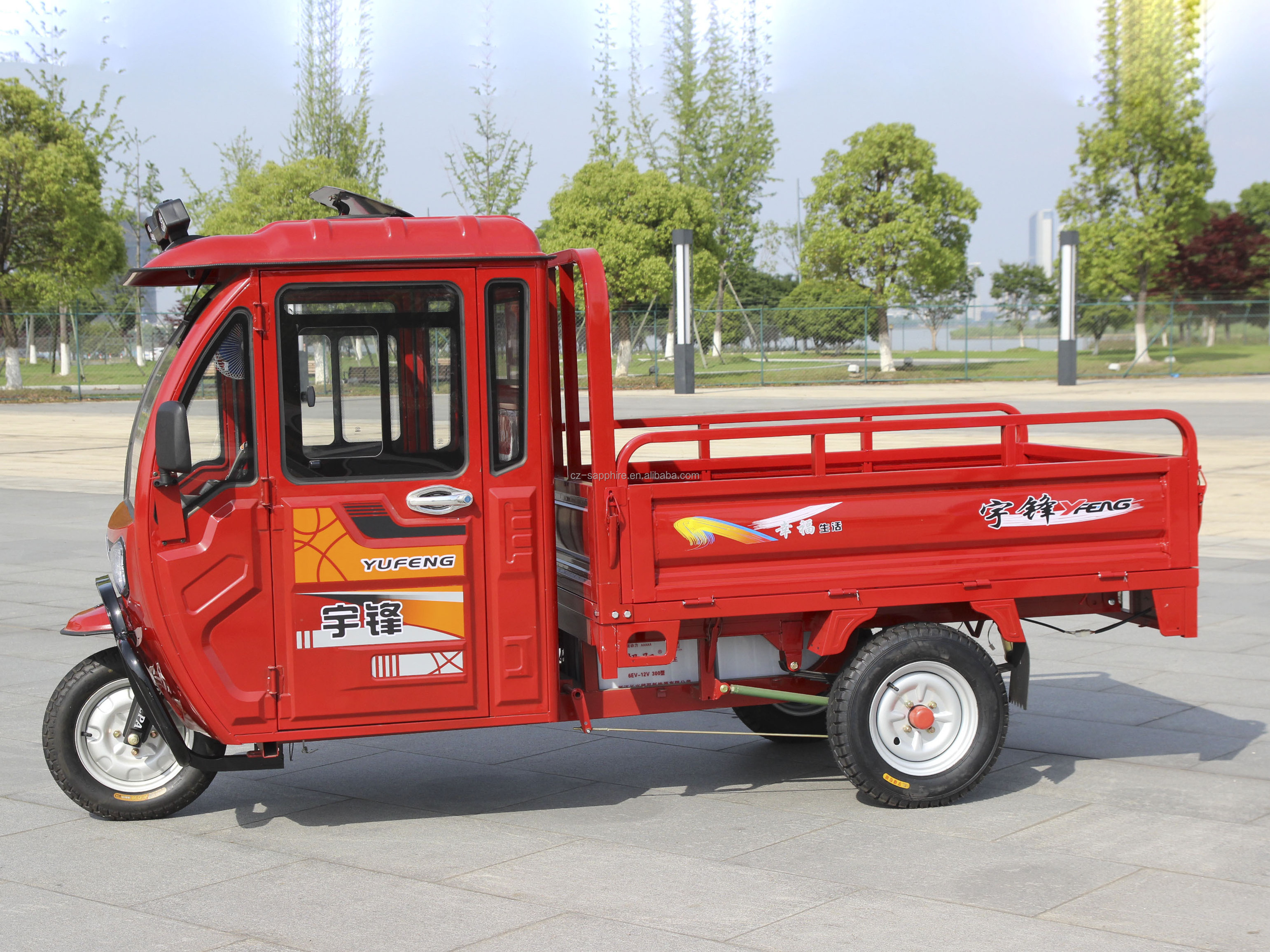 YF-FX 3 wheel electric tricycle for cargo  ,big  electric truck with big cabin