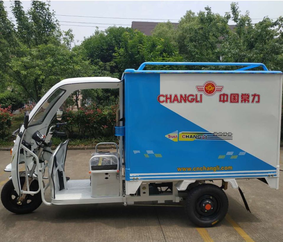 Cargo compartment enclosed electric tricycle for postal and express delivery