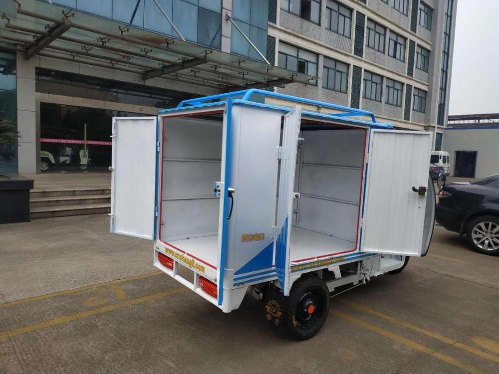 Cargo compartment enclosed electric tricycle for postal and express delivery