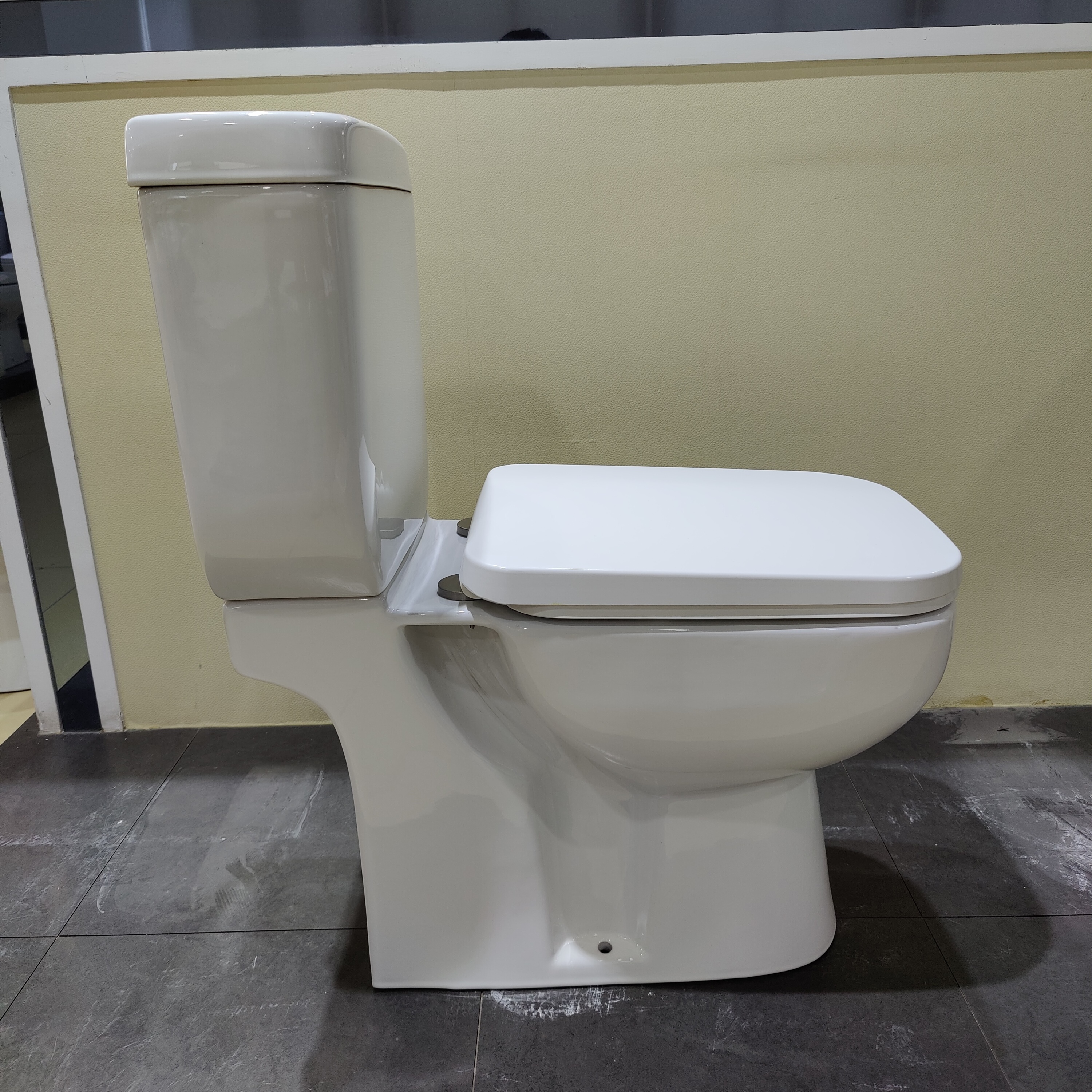 A8855 Chaozhou Modern Ceramic Floor Mounted  P trap Two Piece Wc Toilet Bowl Sale Soft Cover  White Seat Style Pattern Bathroom