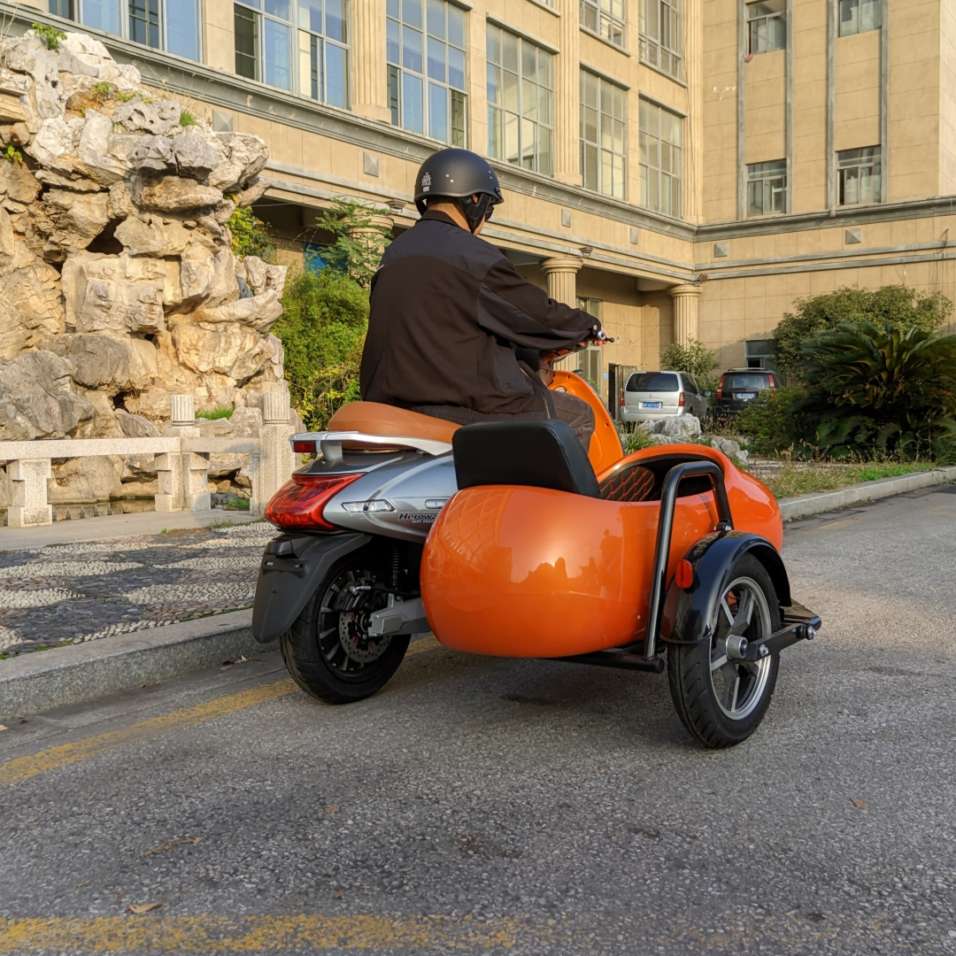 Chinese Manufacturer Cheap 2 Seats 4000W Long Range Electric Scooter Motorcycle with Sidecar for Sale