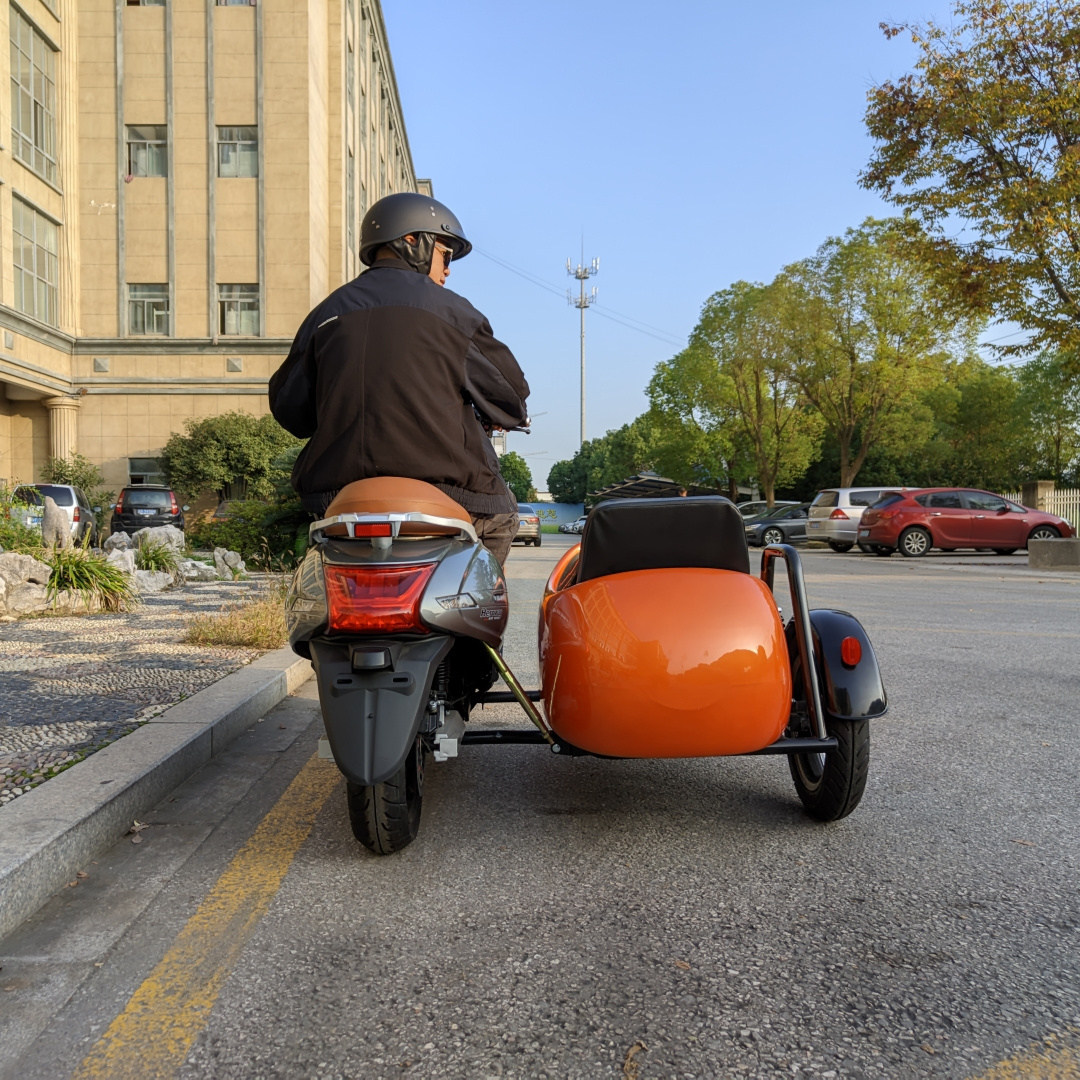 Chinese Manufacturer Cheap 2 Seats 4000W Long Range Electric Scooter Motorcycle with Sidecar for Sale