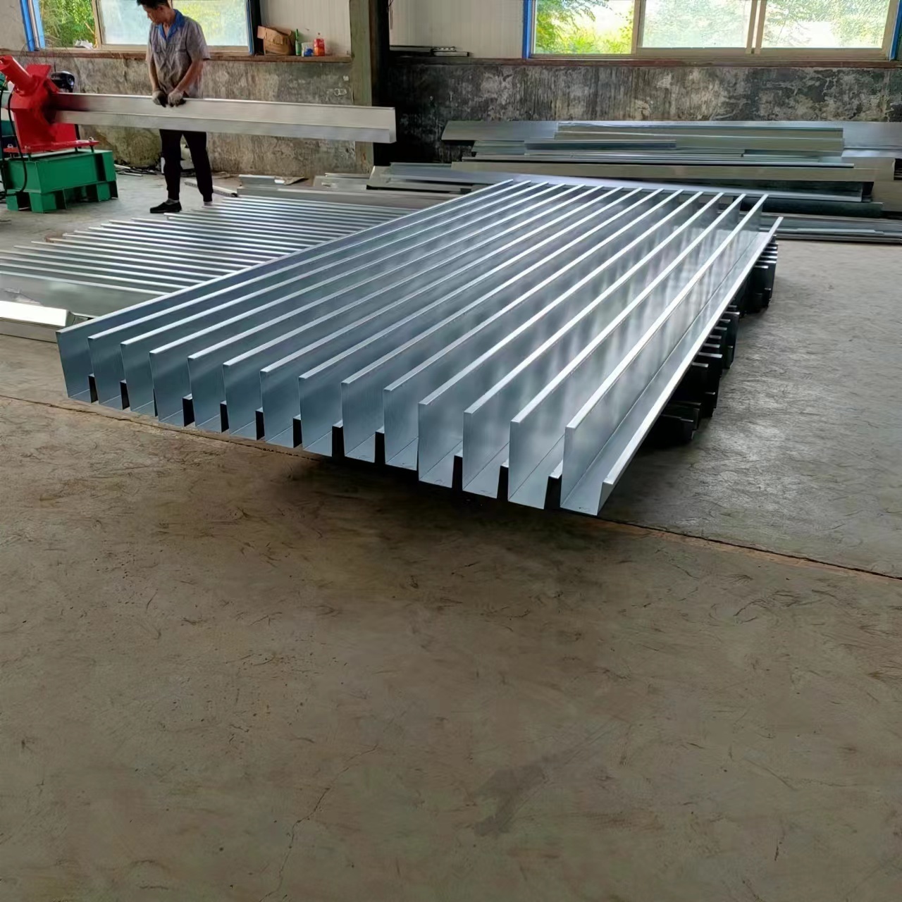 Manufacture High Quality Automatic Large size gutter Channel For Photovoltaic Cold Roll Forming Machine