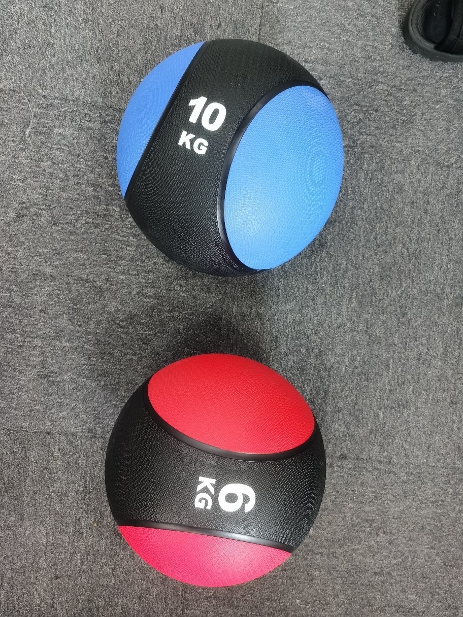 Wholesale Professional Commercial Fitness equipment Two Color Exercise Balance Training Rubber Medicine Ball