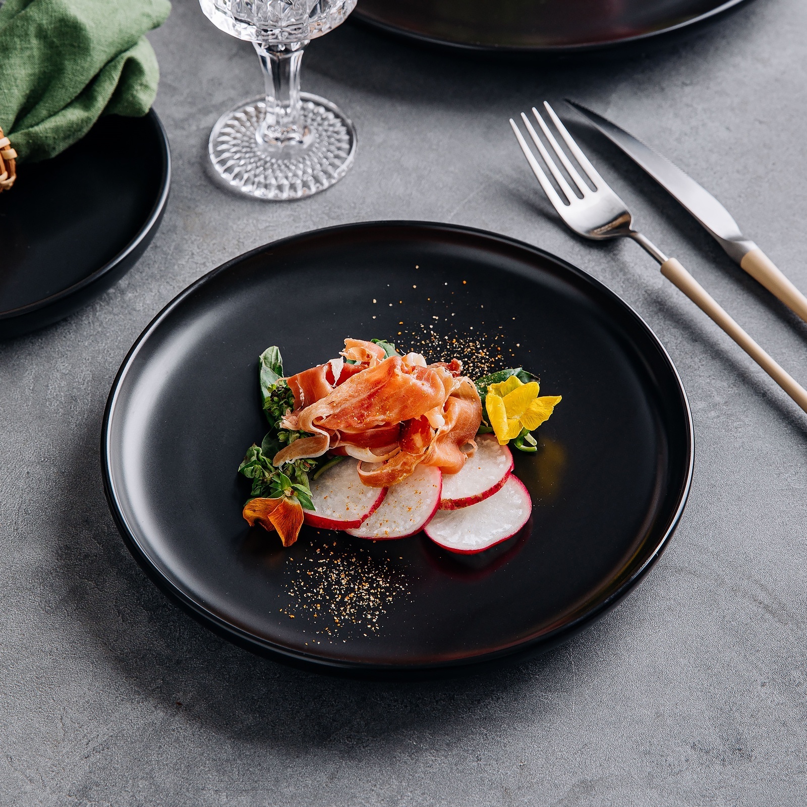 Nordic Style Black Matte Glazed Plates Set Customized 6-8 Inch Serving Dinner Dish Flat Steak Charger Plate