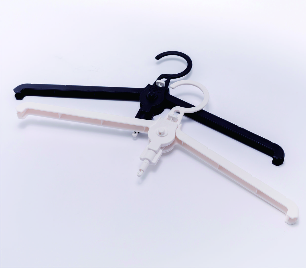 Quick folding hanger foldable clothes hanger