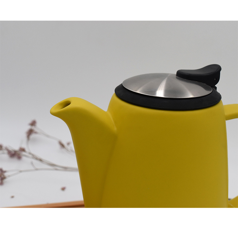 Wholesale custom red ceramic teapot stainless steel lid and infuser porcelain tea pot with infuser