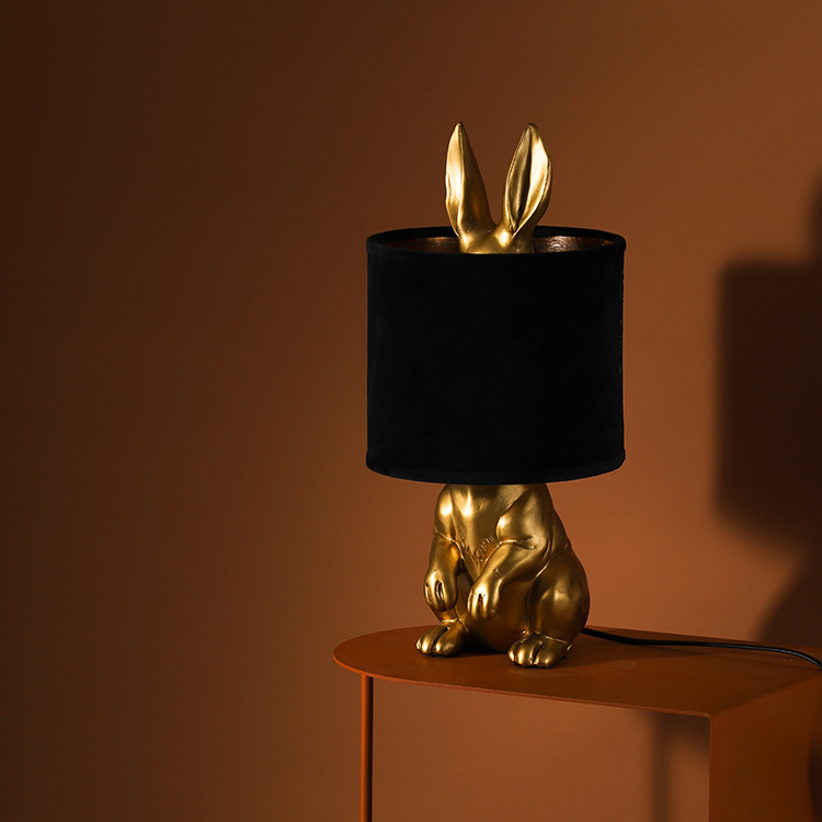 Wholesale high quality unique design rabbit animal shape polyresin desk light saving energy home decor resin table lamps