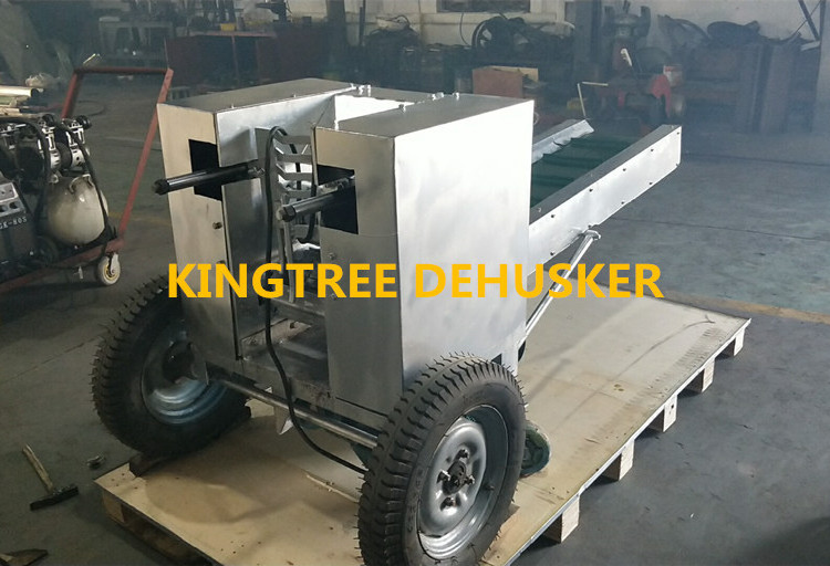 Automatic coconut dehusking machine husk remover dehusker