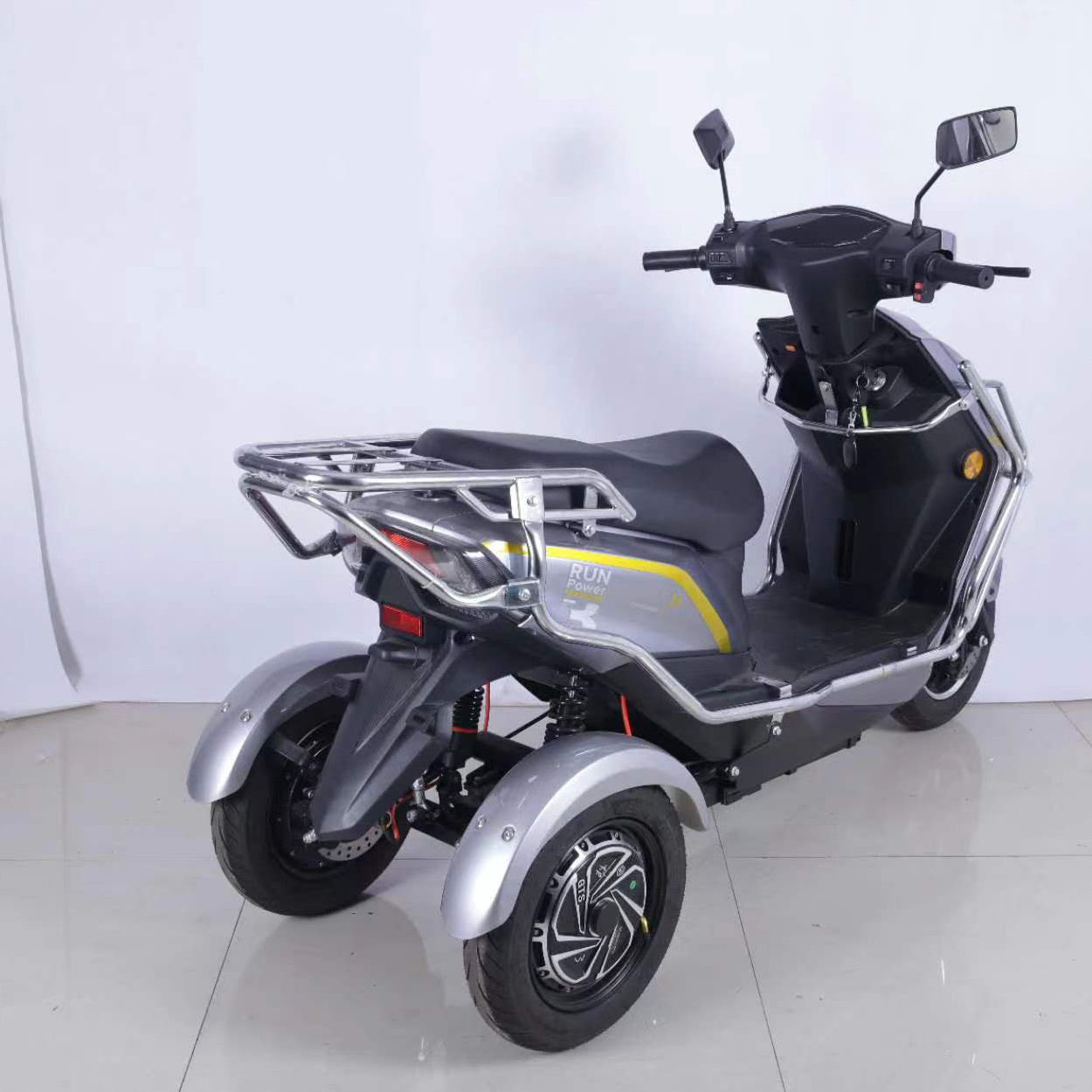 Fat Tire E Scooter 2000W Motor 60V 3 Wheel Electric Scooter Powerful Electric Scooters