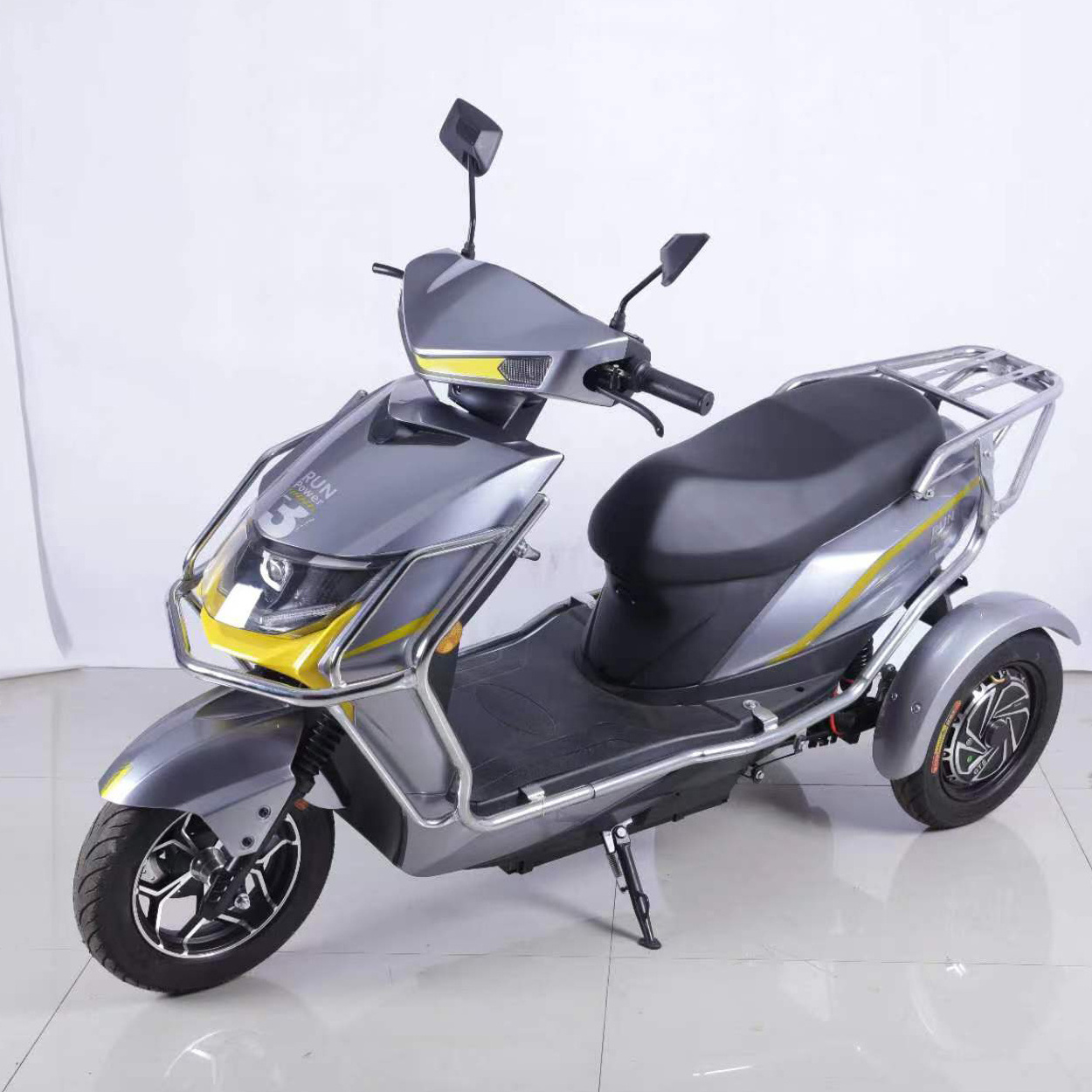 Fat Tire E Scooter 2000W Motor 60V 3 Wheel Electric Scooter Powerful Electric Scooters