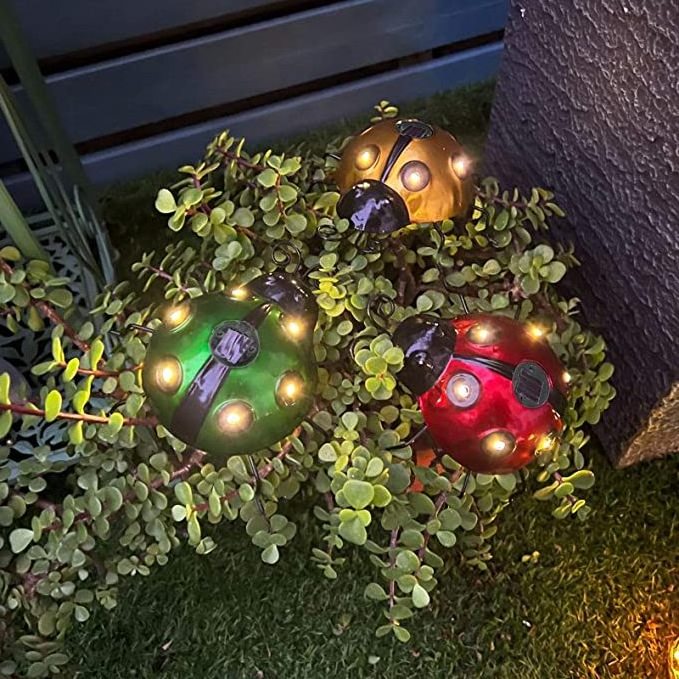 Outdoor Creative Waterproof Metal Hanging Solar LED Garden Decorative Ladybug Light for Patio Lawn Yard