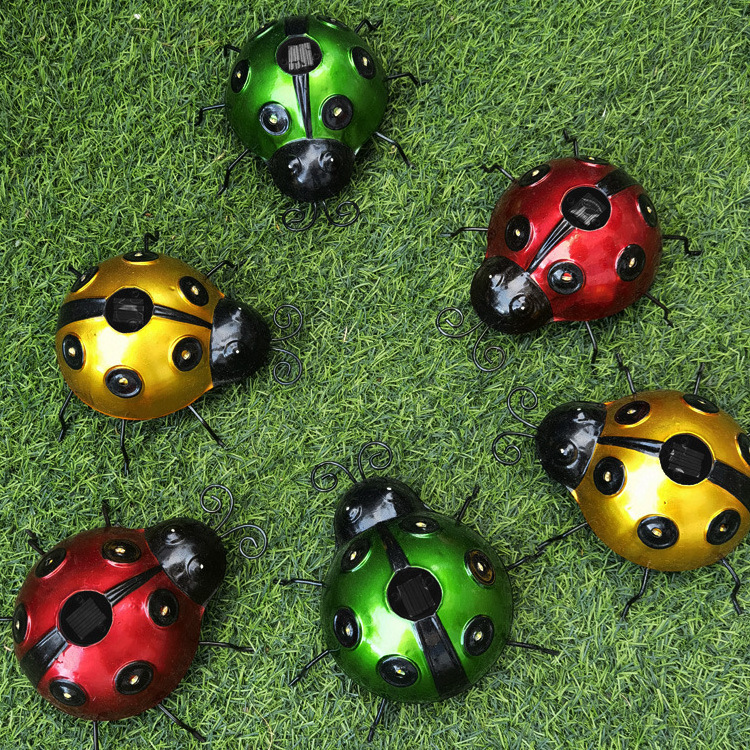 Outdoor Creative Waterproof Metal Hanging Solar LED Garden Decorative Ladybug Light for Patio Lawn Yard