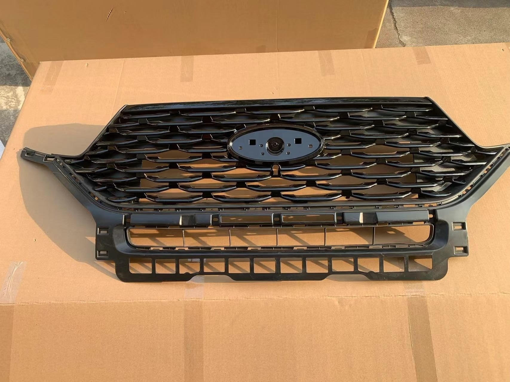 Hot Auto Parts Car Front Bumper Radiator Grille Ford Explorer 2020 USA Edition Sport