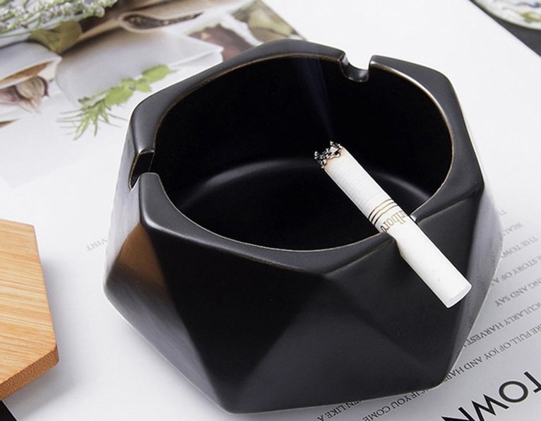 smokeless ashtray Lip Ashtray Ceramic Black Custom porcelain cigar ashtray with Lids  custom