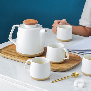 Japanese Style White Black Ceramic Tea Sets With Wood Lid Porcelain Teapot And 4 Cups Set