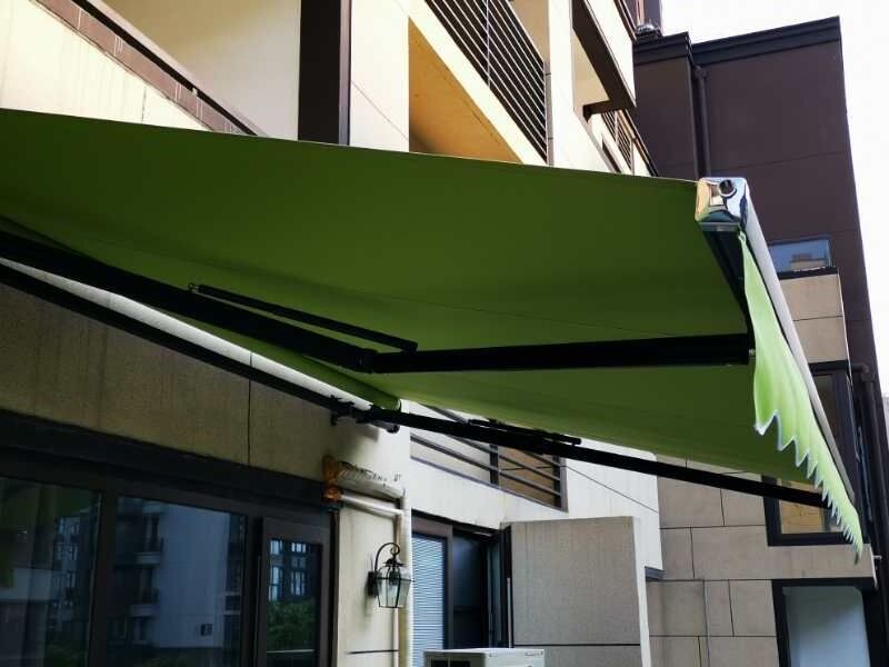 Hot Sale Outdoor Canopy Sun Shade Aluminum Frame Motorized Full Cassette Retractable Awnings With Led Light