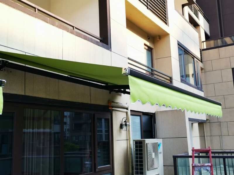 Hot Sale Outdoor Canopy Sun Shade Aluminum Frame Motorized Full Cassette Retractable Awnings With Led Light