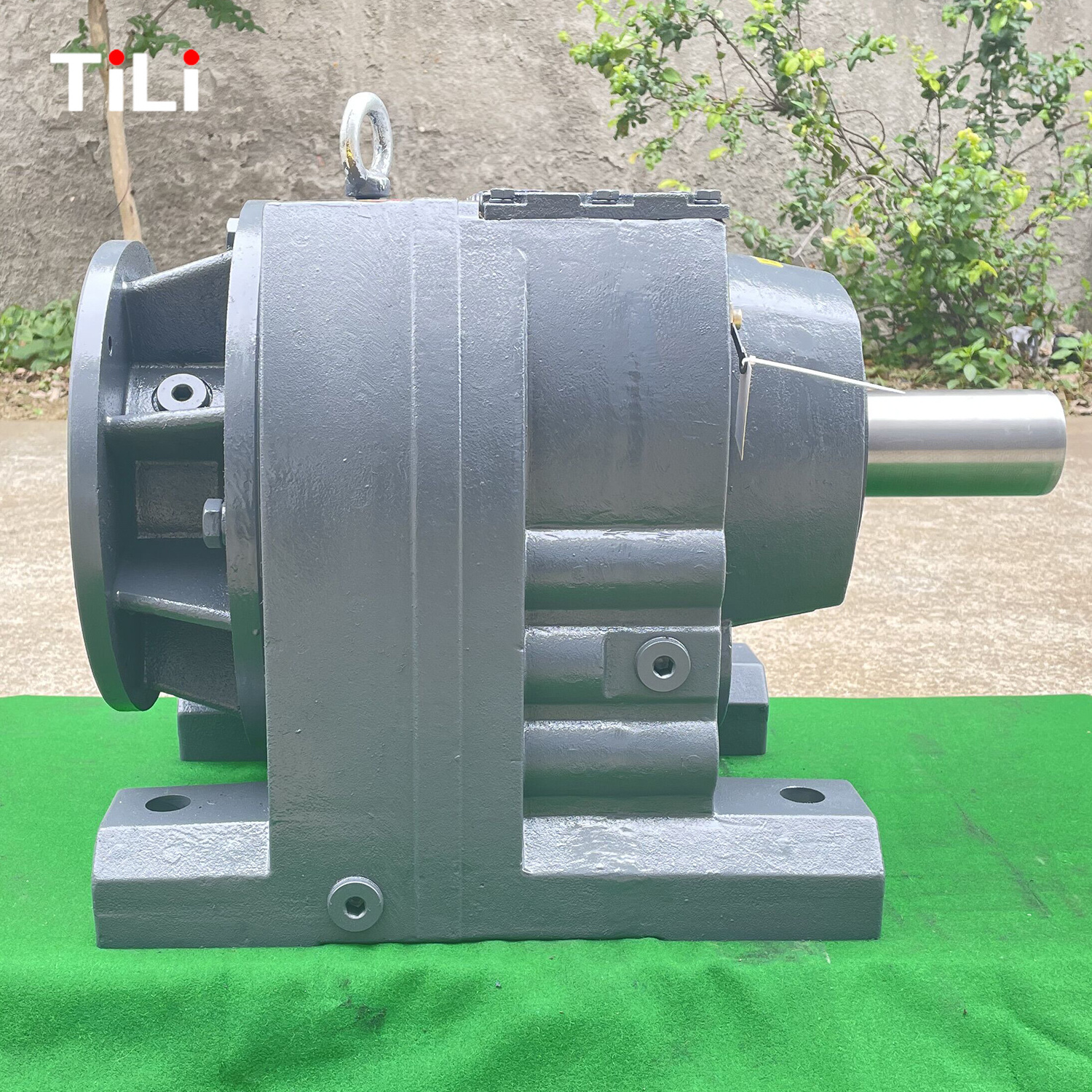 TILI R Series Customization Quality Helical Foot mounting Inline Helical Speed Reducer Shaft Reverse Transmission Gearbox