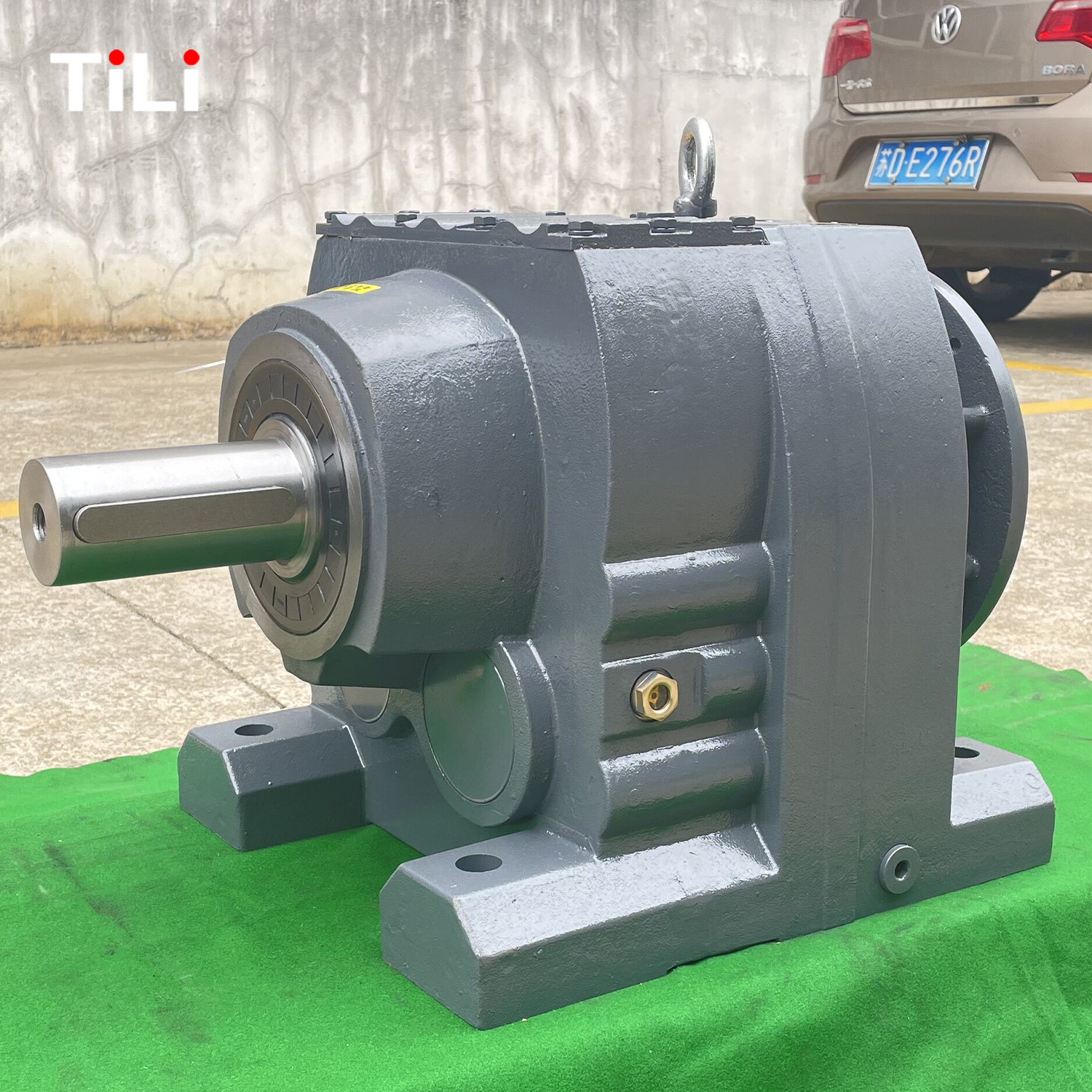 TILI R Series Customization Quality Helical Foot mounting Inline Helical Speed Reducer Shaft Reverse Transmission Gearbox