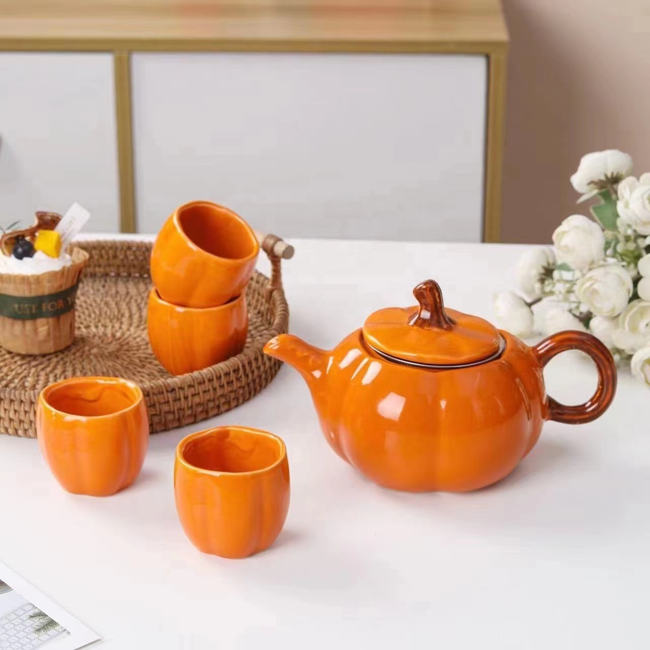 Creative Custom Pumpkin Shape Tea Pot 4 Pieces Fashion Ceramic Tea Cup Hot Sale Design Tea Sets With Gift Box Packing