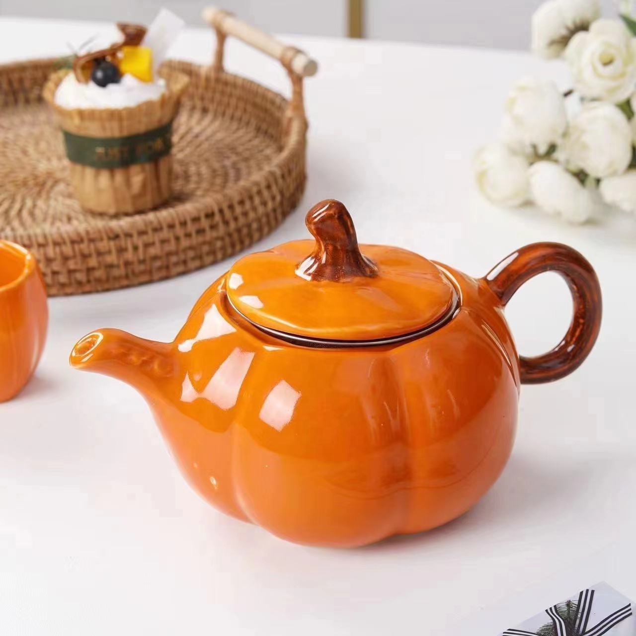 Creative Custom Pumpkin Shape Tea Pot 4 Pieces Fashion Ceramic Tea Cup Hot Sale Design Tea Sets With Gift Box Packing