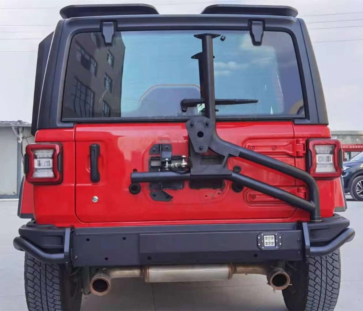 New Style Off Road Rear  Bumper with Tire Carrier for Jeep Wrangler JL 2018-2022