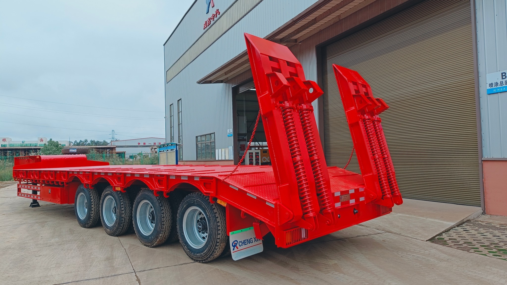 Excavator Lowbed trailer 4 axle Low bed loader gooseneck lowboy Semi Truck Trailer for sale