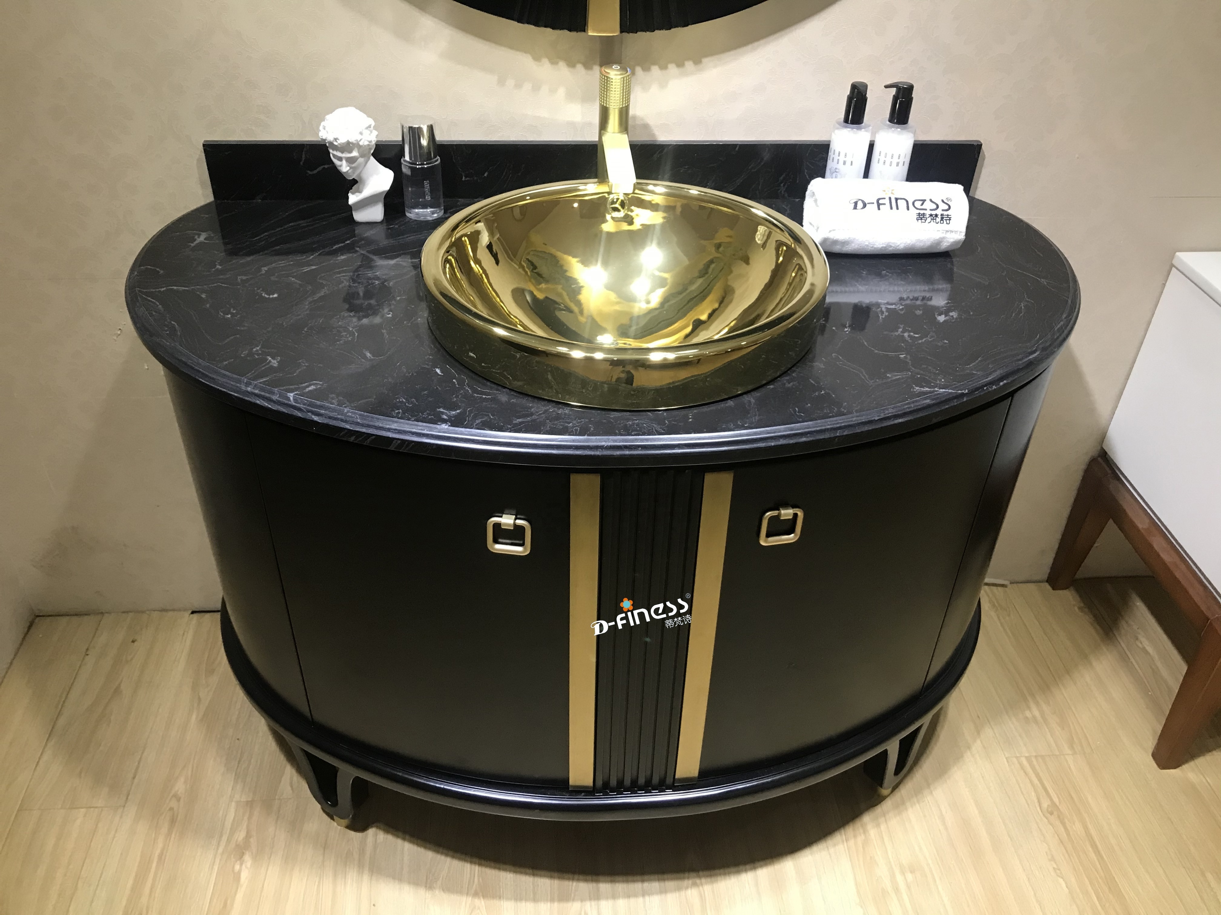 Wholesale Luxury Italian Curved Bathroom Vanity Cabinet Golden Basin Marble Top Floor Standing Bathroom Vanity With Bath Mirror