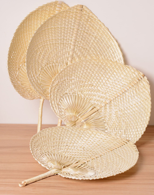 Wholesale Handcraft Natural Bamboo Raffia Heart Hand Fans For Wedding Favor Bridal Gift Folding Rattan Handheld Fan Art Gift