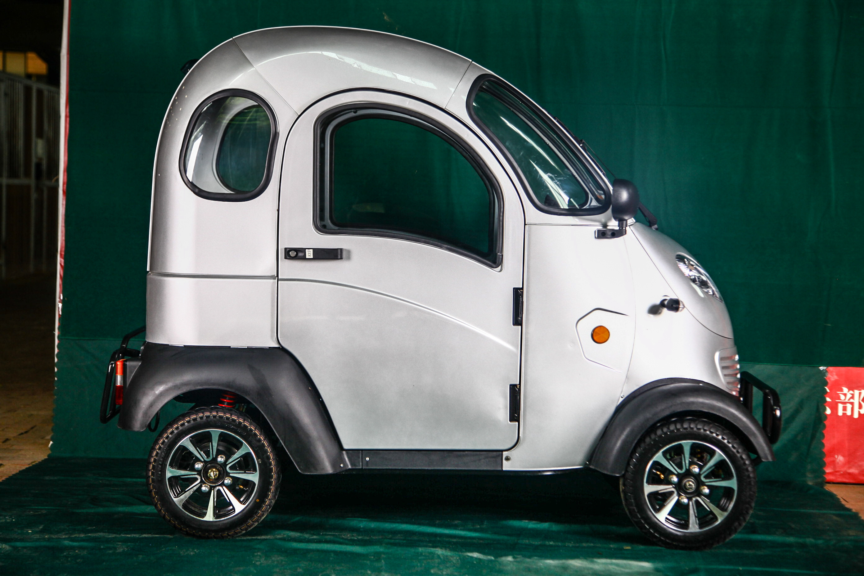 Electric enclosed cabin adult family mini smart car Four wheel Mobility  scooter electric vehicle