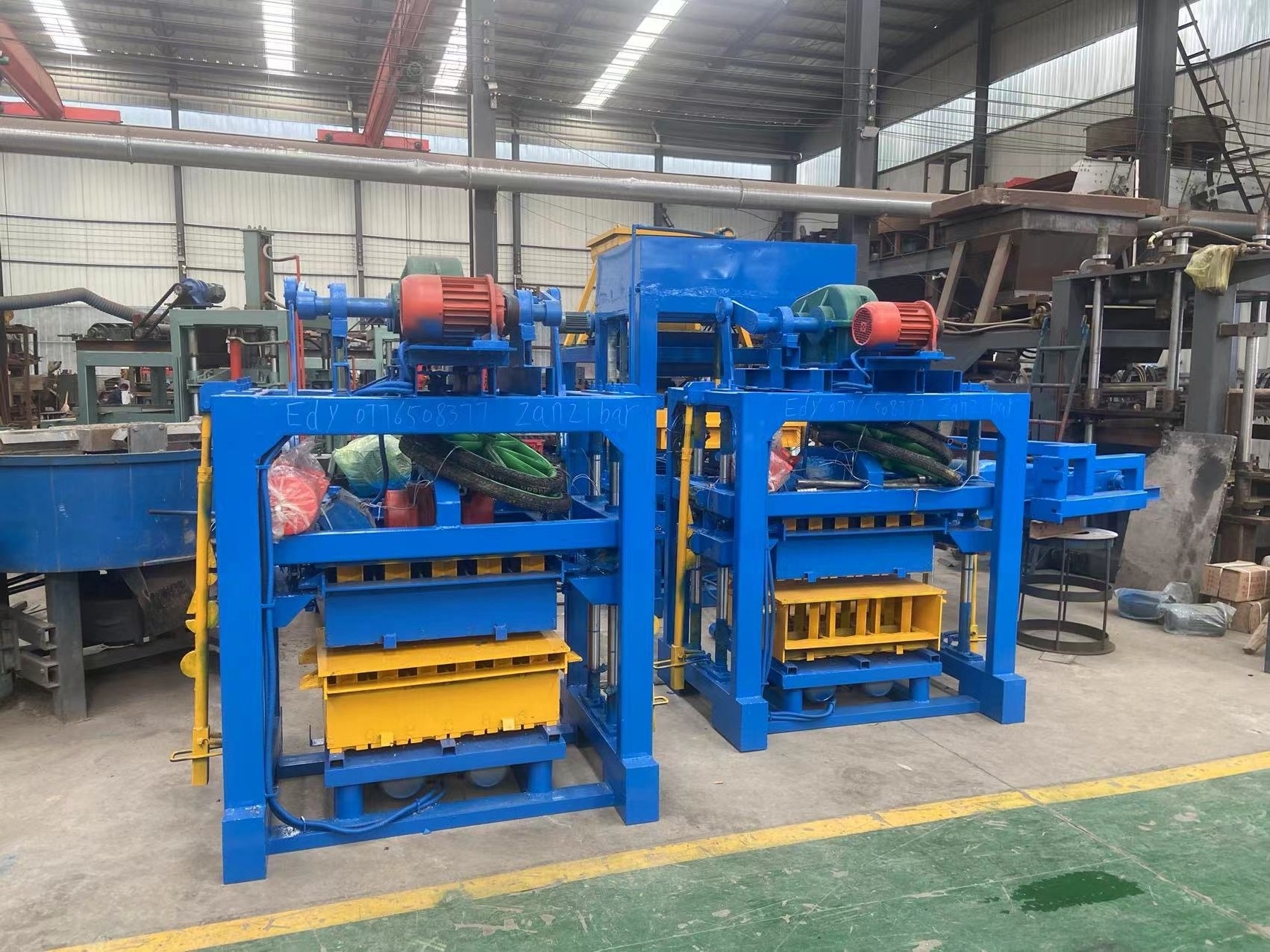 QT4 - 40 cement Block Making Machine Molding Line Automatic concrete Brick Making Machine with customized  moulds