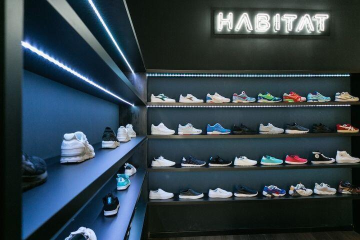 Shoes And Garments Shop Equipments Sport Shop Baseball Interior Design LED Shoe Store Display Racks