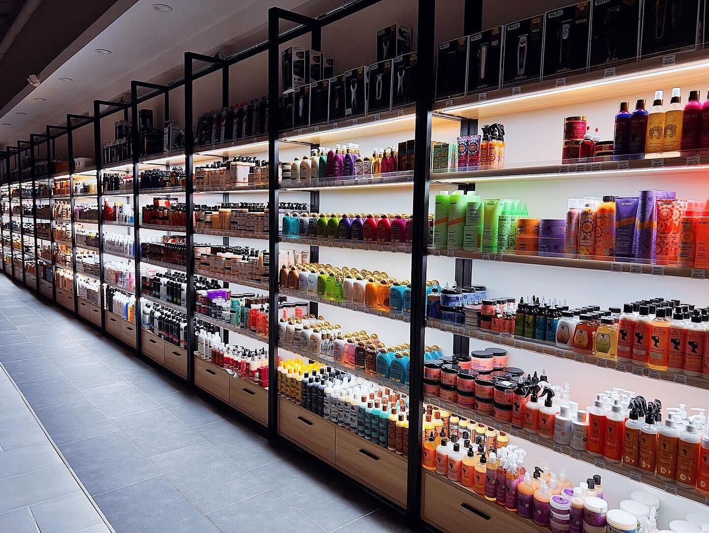 Hair Store Interior Decoration Display Furniture Wig Display Cabinet And Display Customized Beauty Supply Store Shelves