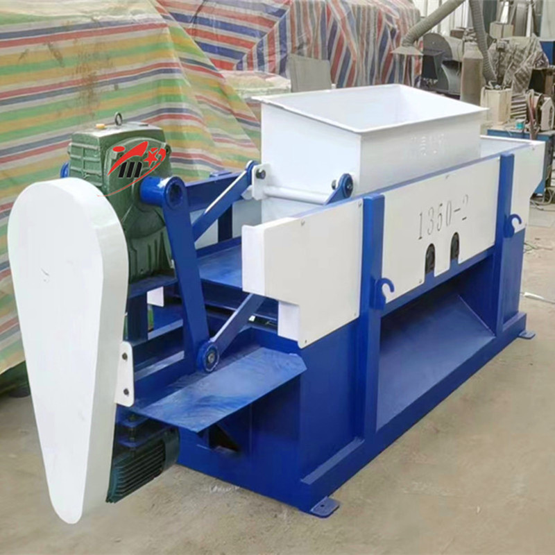 Manufacturing directly wood shavings making machine and packing machine