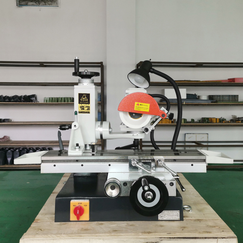 600S tool grinder equipped with various grinding machine accessories, turning cutter, milling cutter