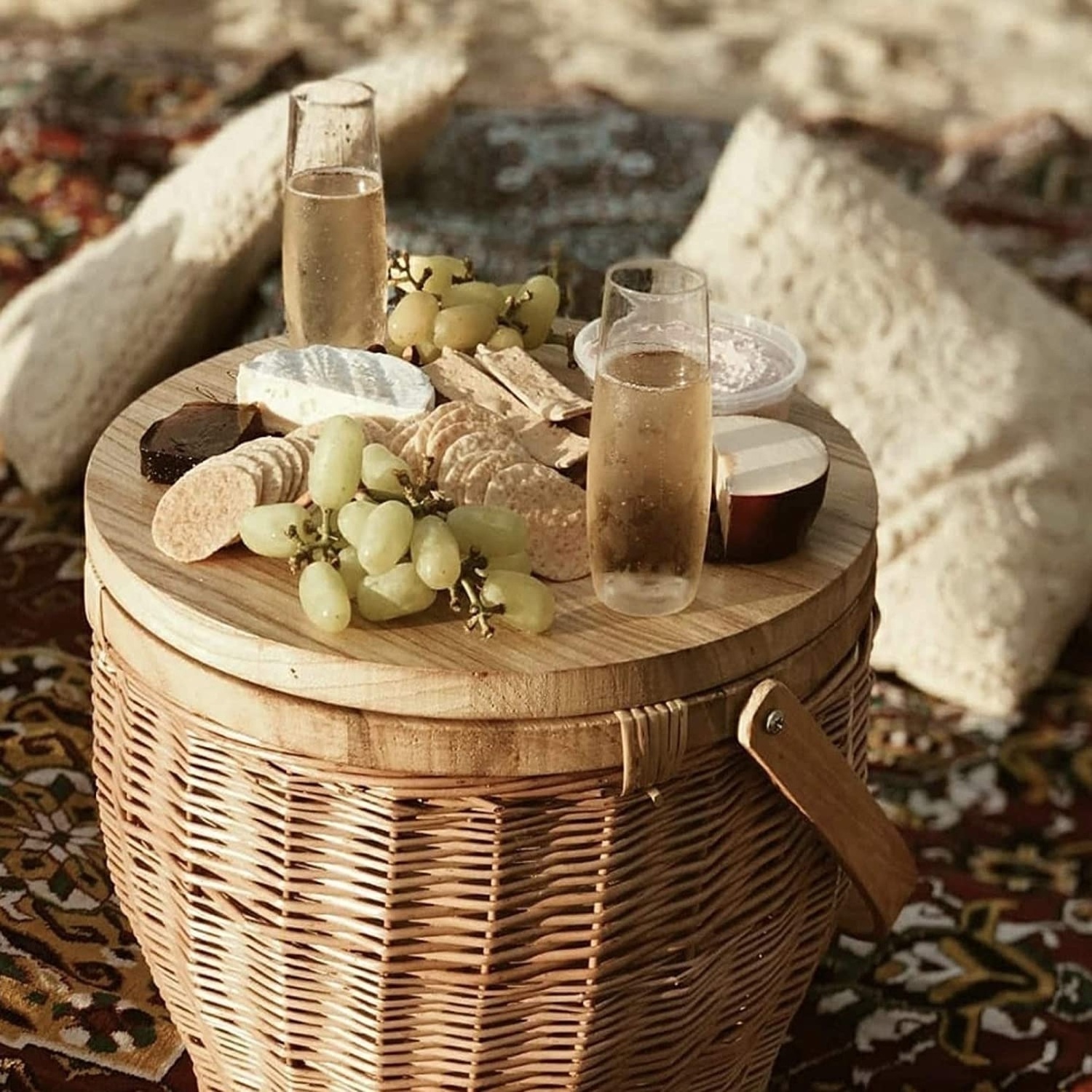 Picnic Cooler Basket with Removable Lid Round Wooden Handles Camping Picnic Wicker Willow Baskets