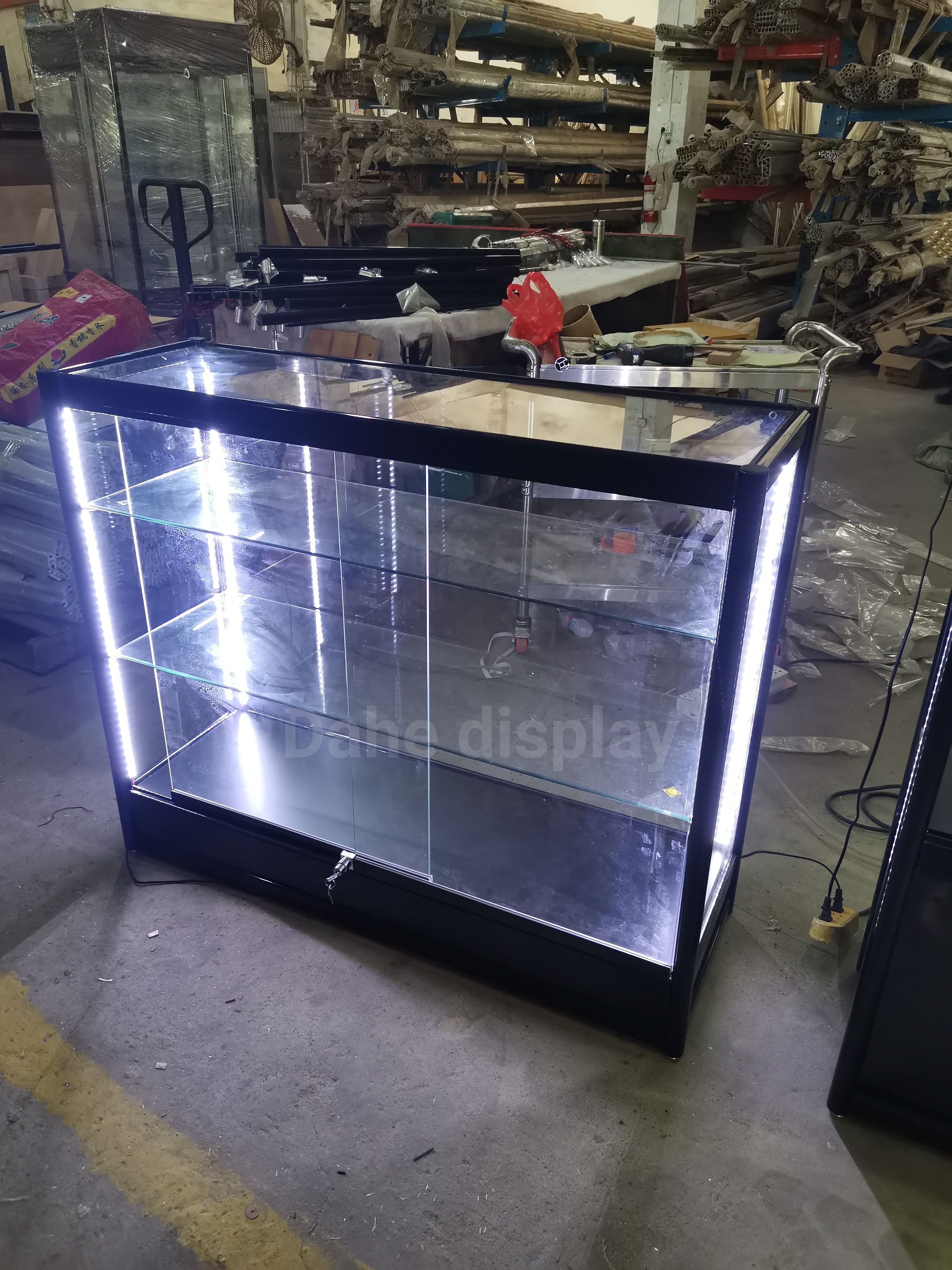 Retail Shop Furniture Lockable Glass Display Showcase with Led Light Extra Vision Display Cases for Smoke Shop