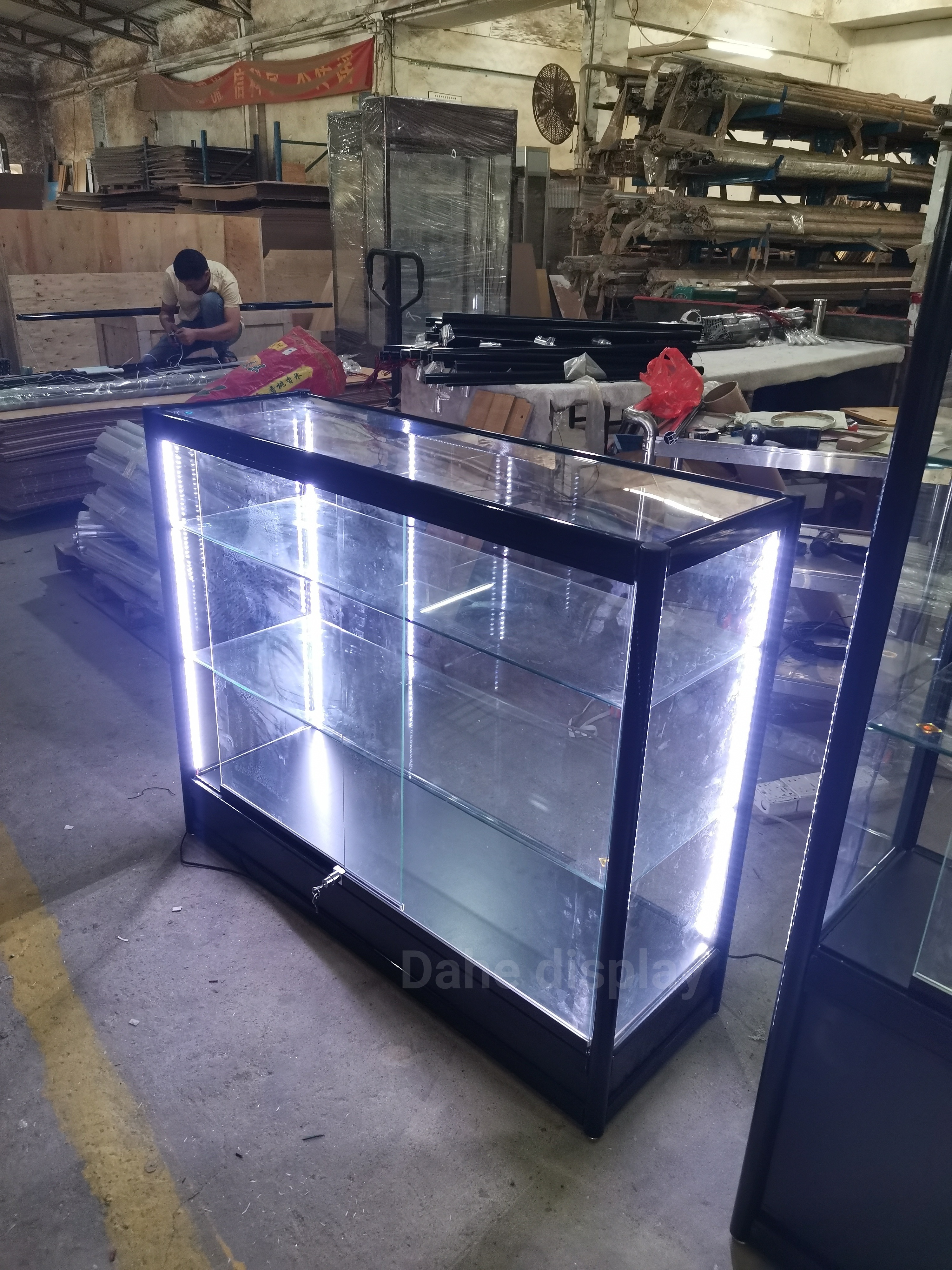 Retail Shop Furniture Lockable Glass Display Showcase with Led Light Extra Vision Display Cases for Smoke Shop