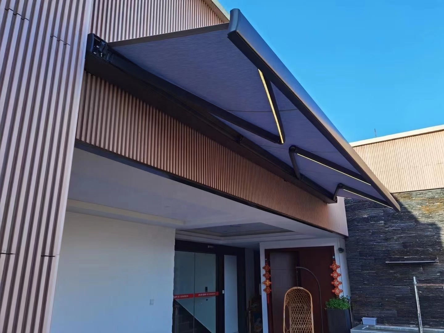 Hot Sale Waterproof Bioclimatic Aluminum Pvc Pergola Sliding Porch Awnings Retractable Roof Systems