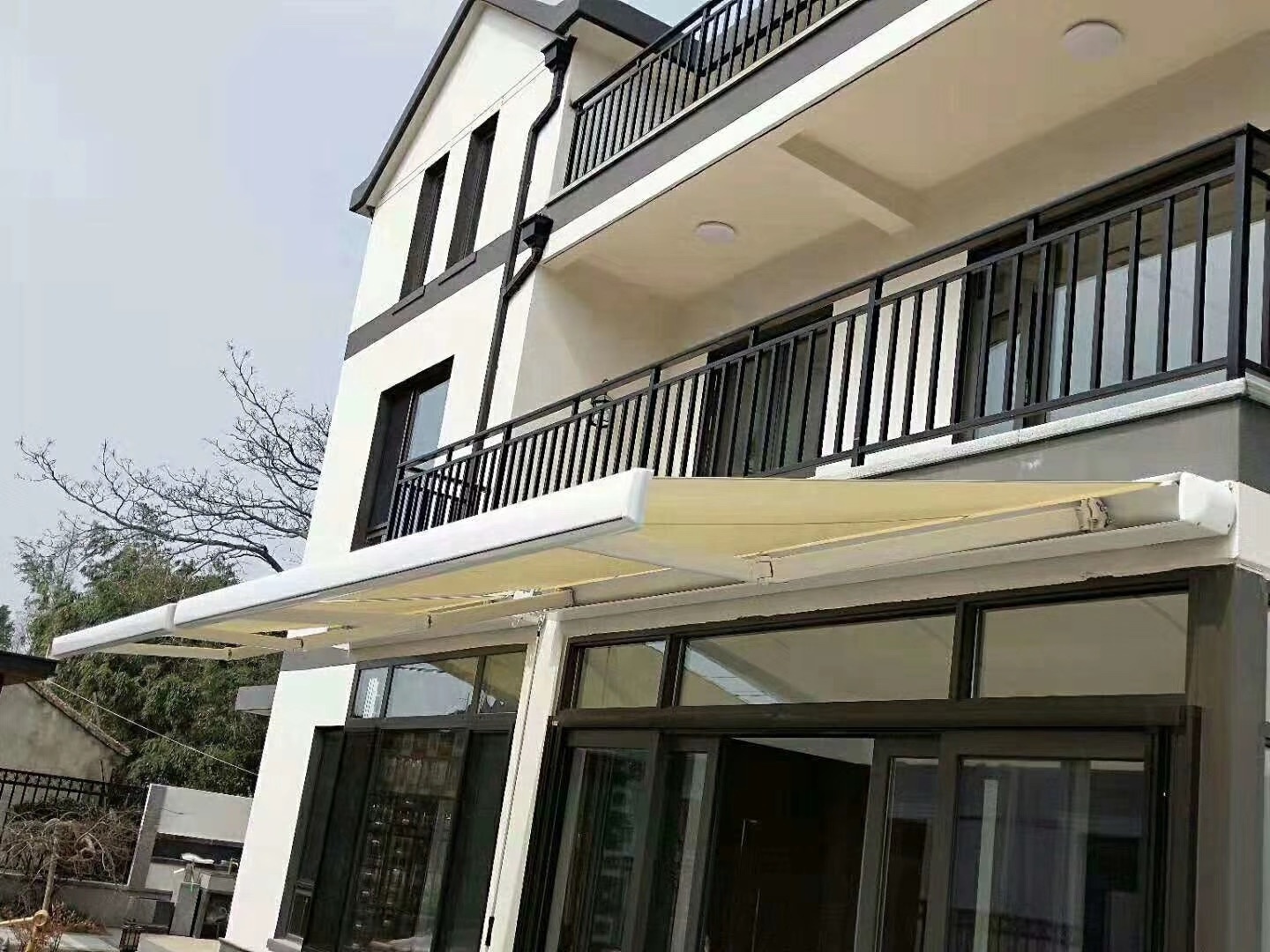 Hot Sale Waterproof Bioclimatic Aluminum Pvc Pergola Sliding Porch Awnings Retractable Roof Systems