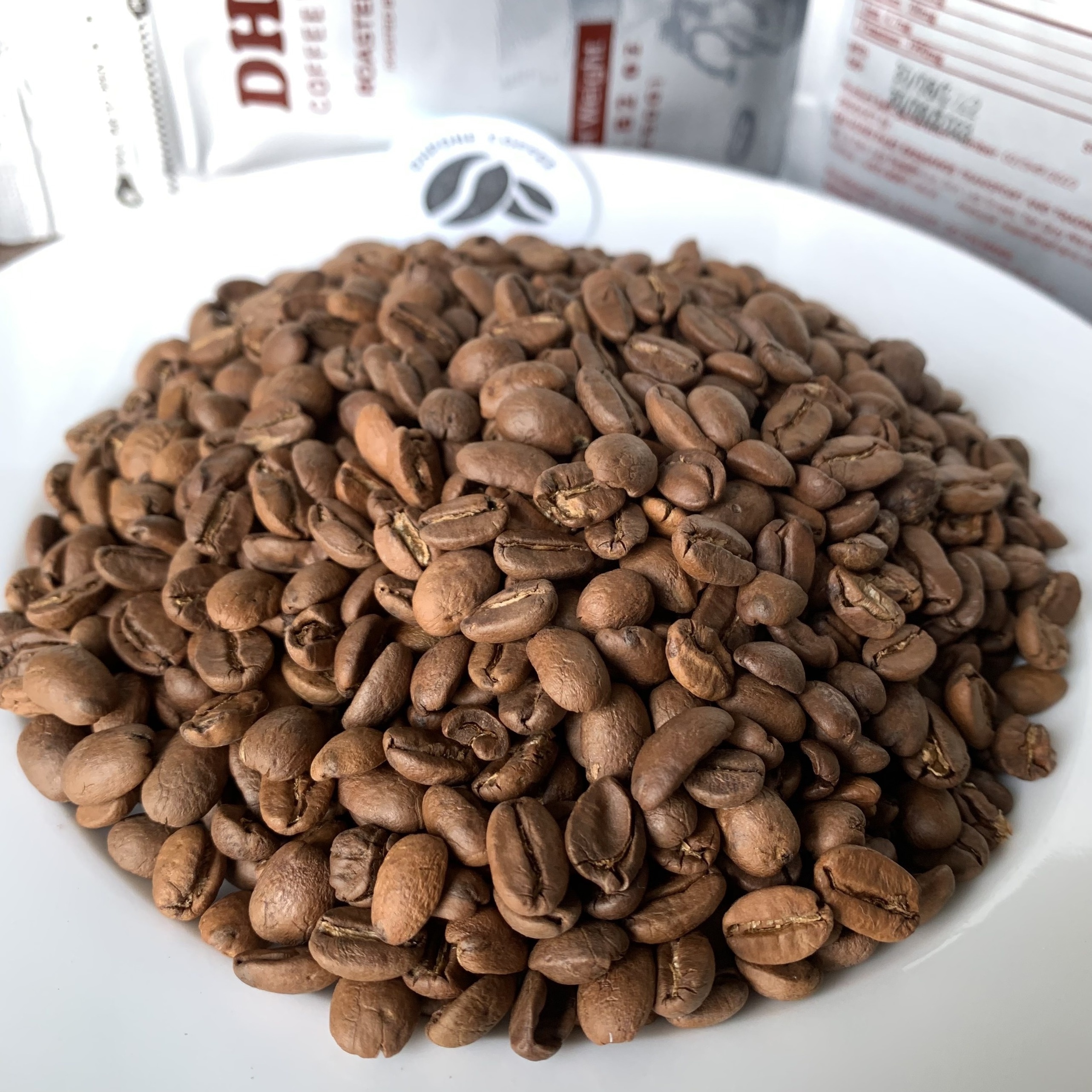 DHPONE 500g Blend High quality Arabica and Robusta Roasted Coffee Beans One-Way Degassing Valve Packaged in Bag