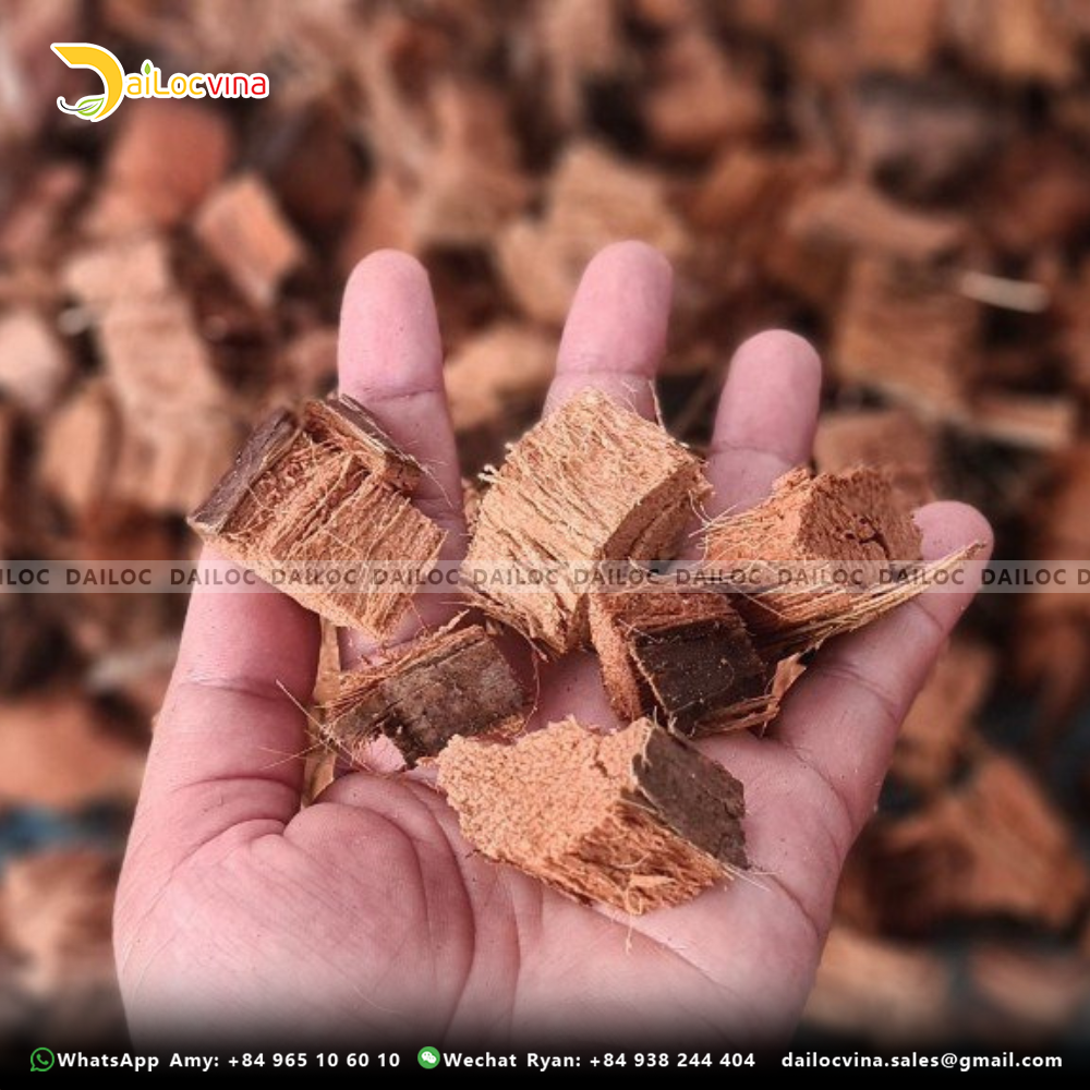 COCO HUSK CHIPS WITH COCO PEAT FOR GROWING ORCHIRDS MADE IN VIETNAM CONTACT  MR RYAN +84938244404