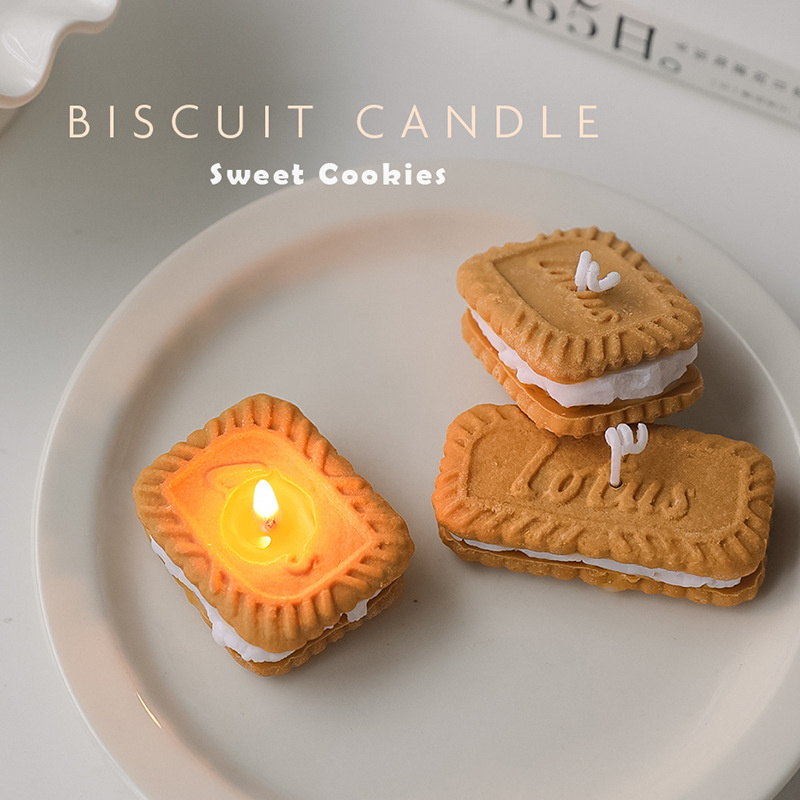 2022 New Design Soy Wax Handmade Scented  Food Biscuit  Cookie Shaped Candles Two Sizes With Box