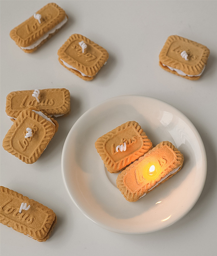 2022 New Design Soy Wax Handmade Scented  Food Biscuit  Cookie Shaped Candles Two Sizes With Box