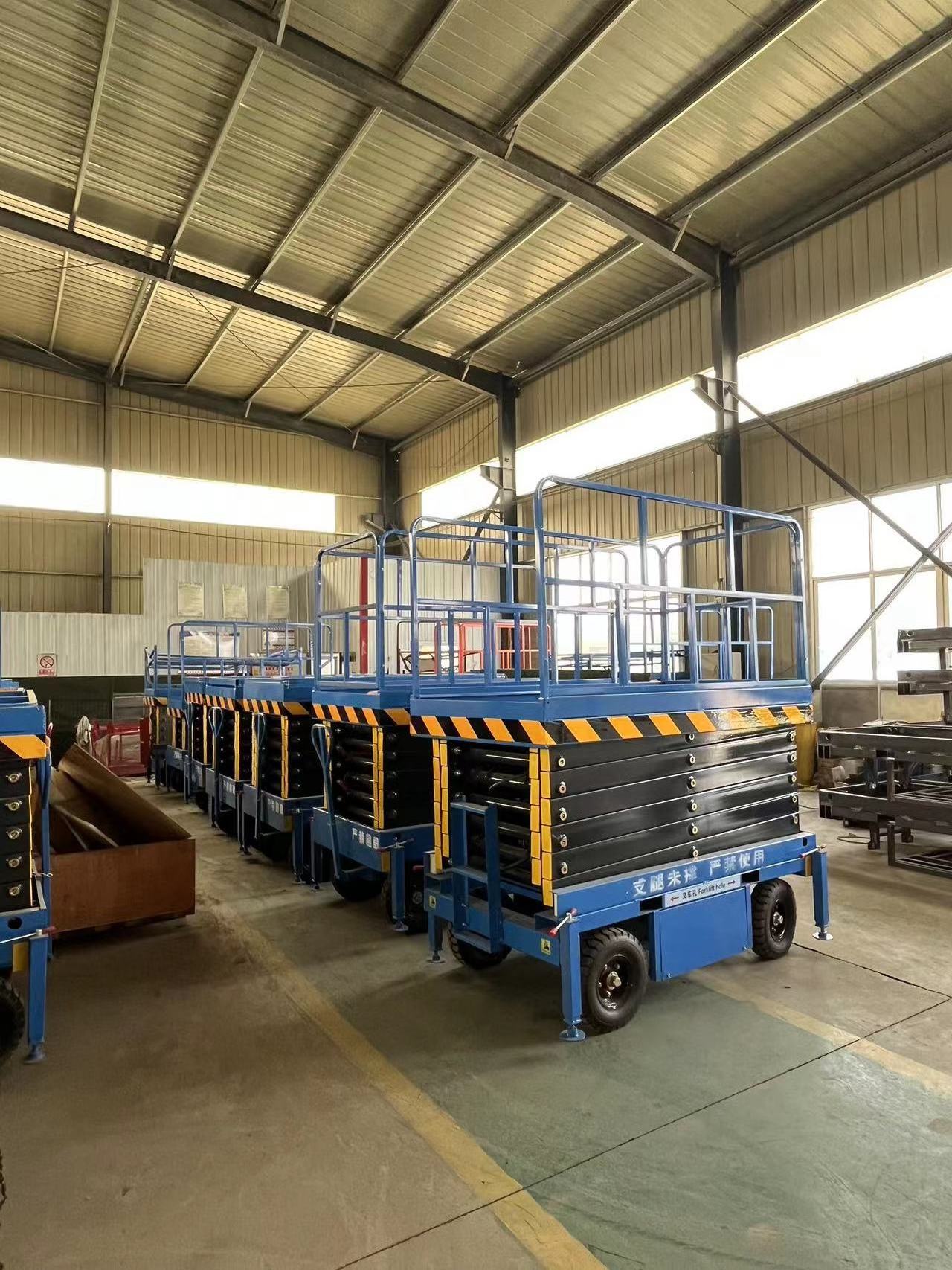 Mobile Scissor Lift Electric Scissor Lift Platform For Cleaning Window