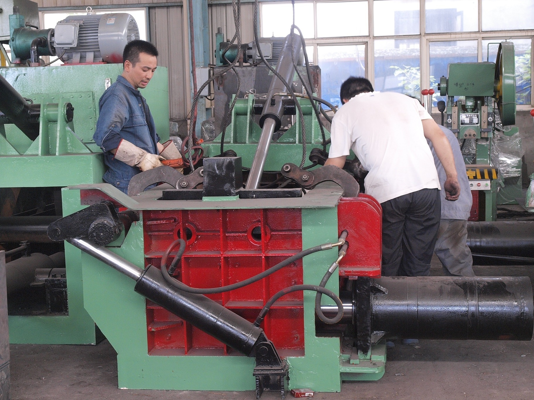 factory 200 Tons Cylinders Scrap Metal Baler Machine / 125t Waste Metal Baling Machine Price,baling size 300*300mm