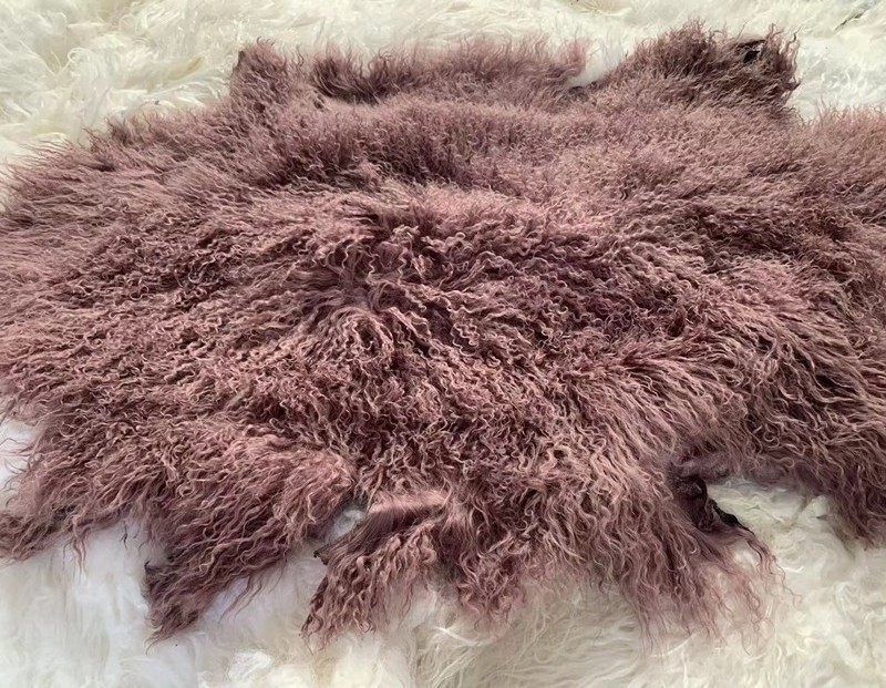 High Quality Dressed Tibetan Lambskin Fur Hide Long Curly Hair Mongolian Sheep Skin Fur Plate Wool Throw Fluffy Bed Throw