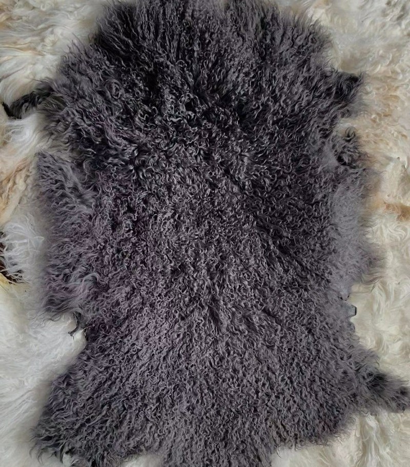 High Quality Dressed Tibetan Lambskin Fur Hide Long Curly Hair Mongolian Sheep Skin Fur Plate Wool Throw Fluffy Bed Throw