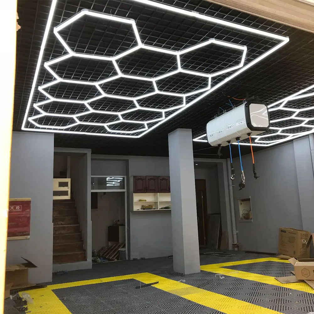 Shenzhen Factory Direct Sales Energy Saving 2.4*4.8m 680W Hexagonal LED Working Light for Workshop Garage